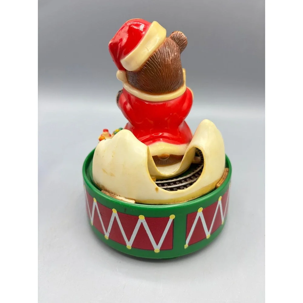 Vtg Christmas Musical Teddy Bear Caroler Santa Hat Village Train Music Box‎